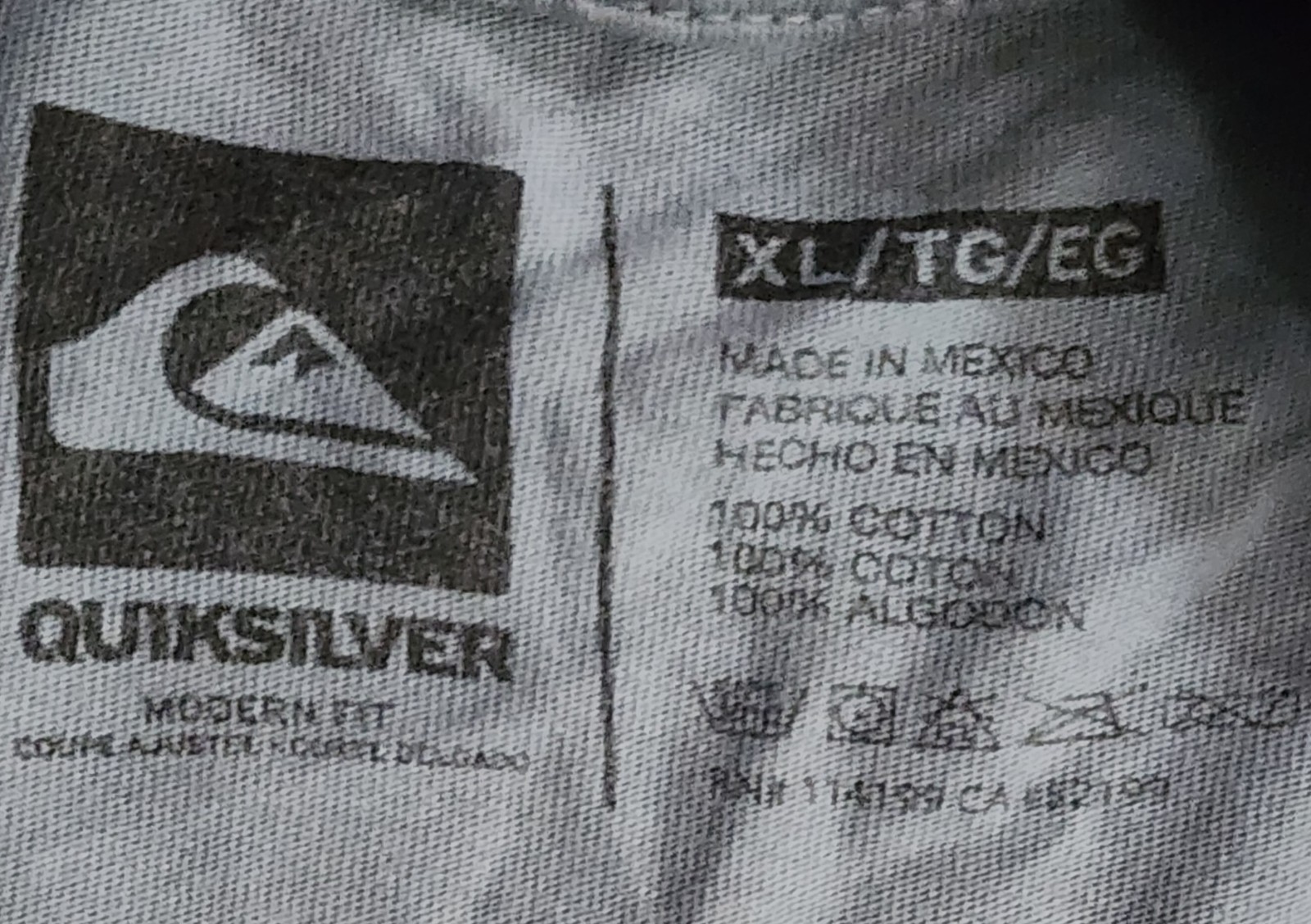 Quiksilver T-Shirt Men’s Sz XL Modern Fit Mountain and Wave Classic Surfing Tee