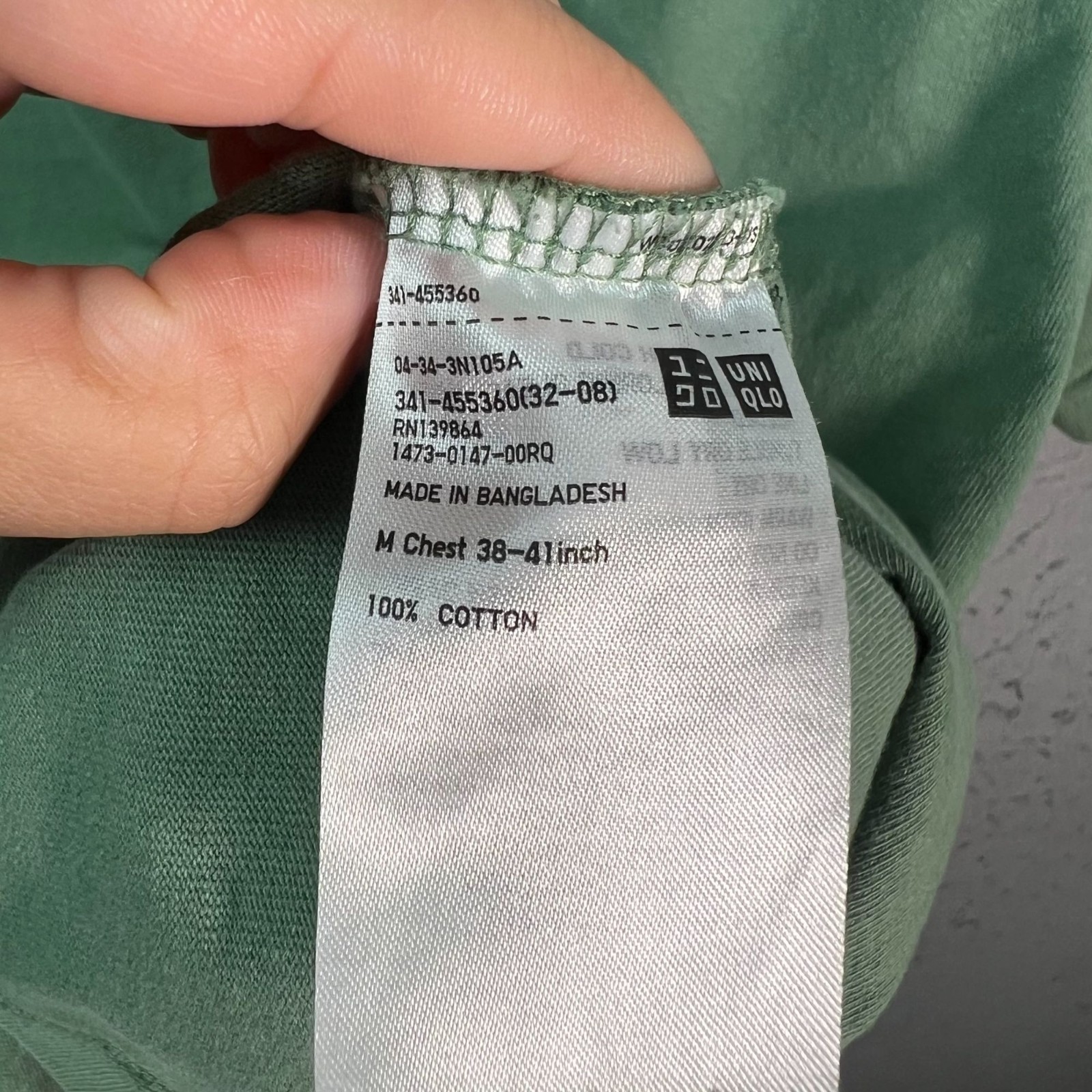 Uniqlo U Mens Size Medium Green Crew Neck Short Sleeve T-Shirt 100% Cotton