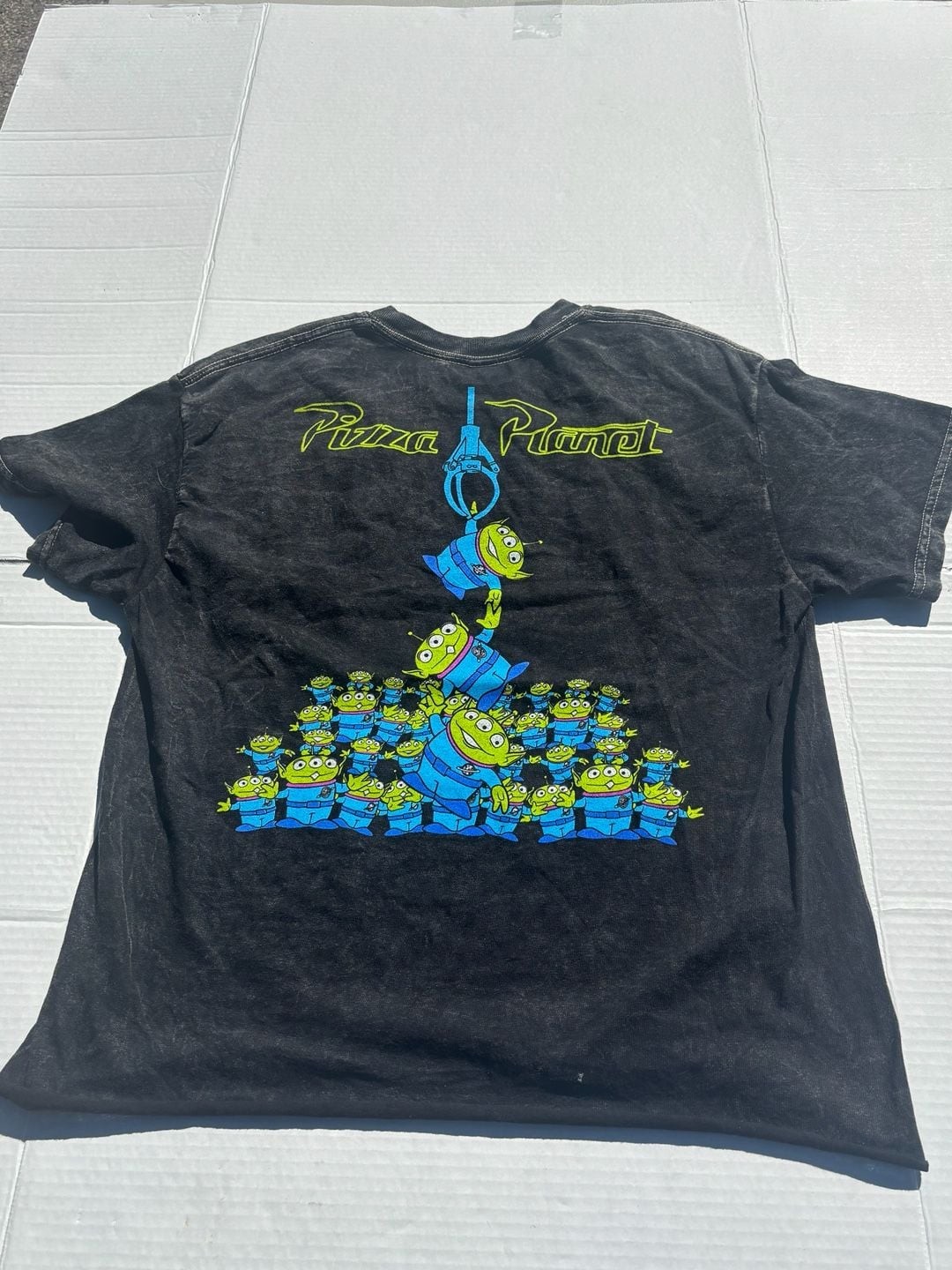 Disney Pixar Toy Story Pizza Planet Aliens Claw Machine Acid Wash Crop T-Shirt M