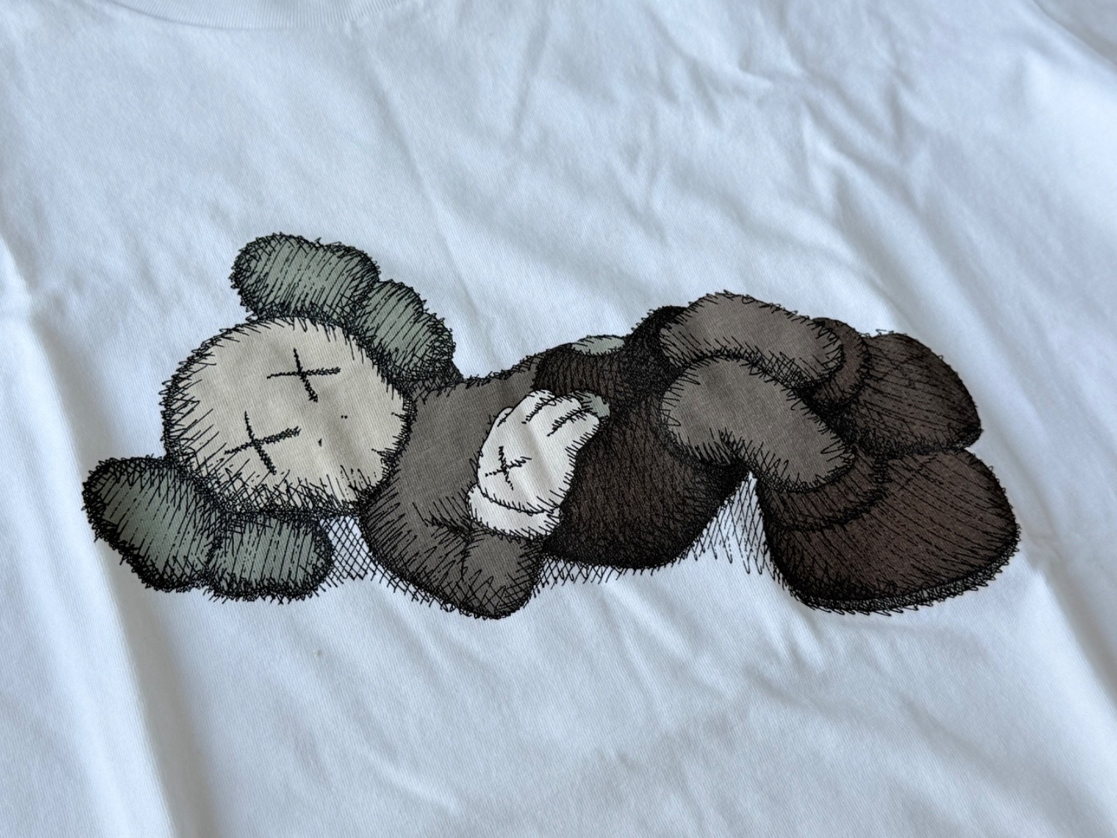 KAWS x UNIQLO T-Shirt Size XL White Used Stain on Back Japan