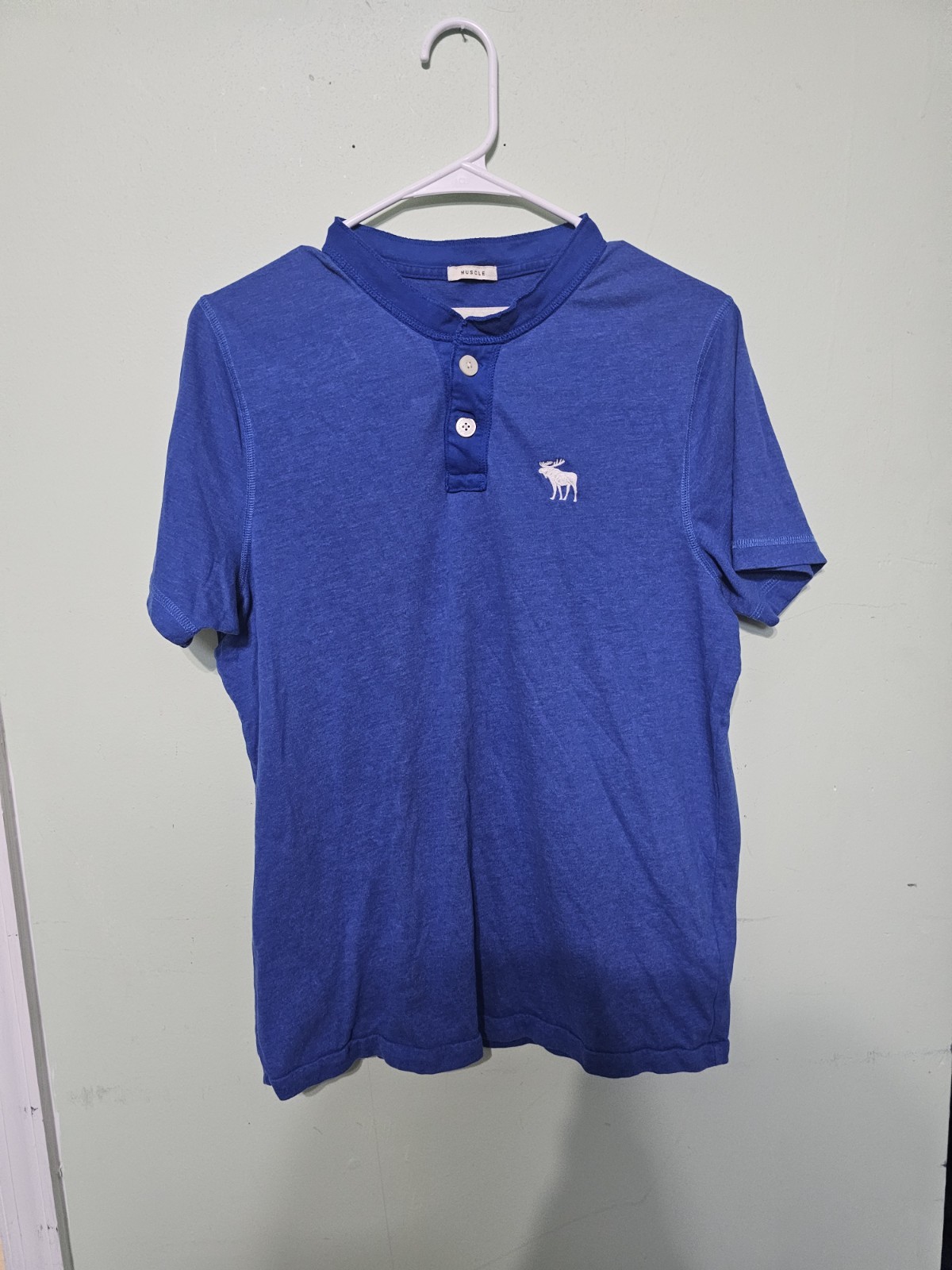 Abercrombie and Fitch Men’s Henley Tshirt Muscle Blue LARGE