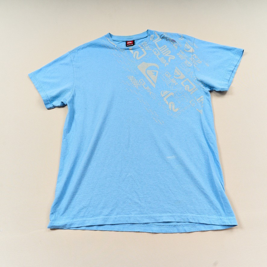 Vintage 90s Quiksilver Graphic T-Shirt Men’s L Blue Wave Logo Wrap Around
