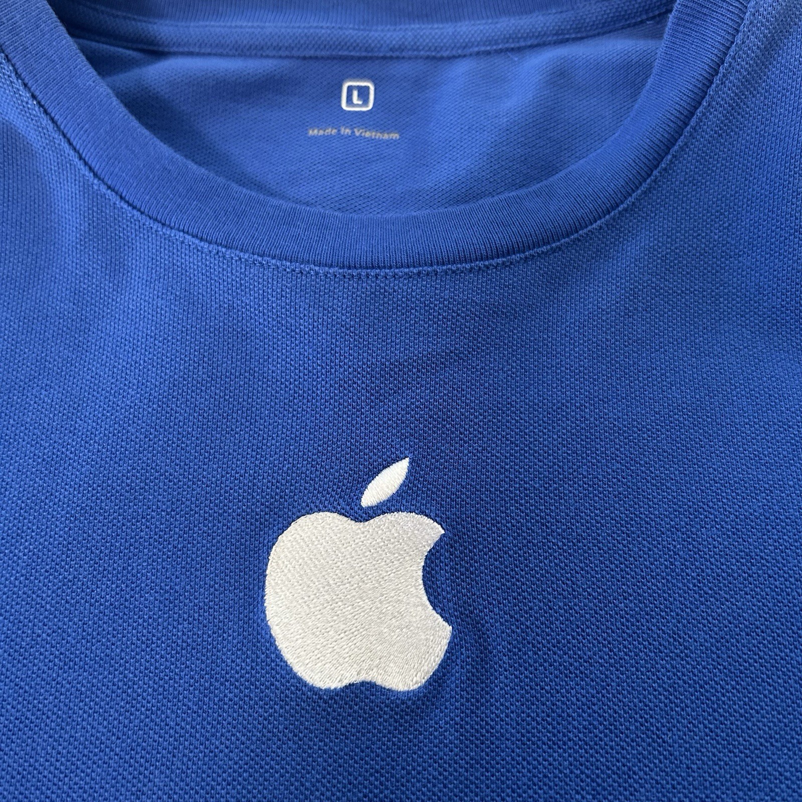 Official Apple Store Employee Uniform T-Shirt Blue Embroidered Logo Size L