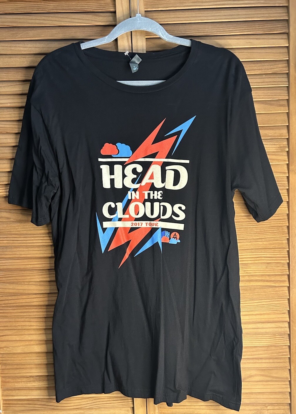 District Made Head in the Clouds 2017 Tour T Shirt Tee Size L Black