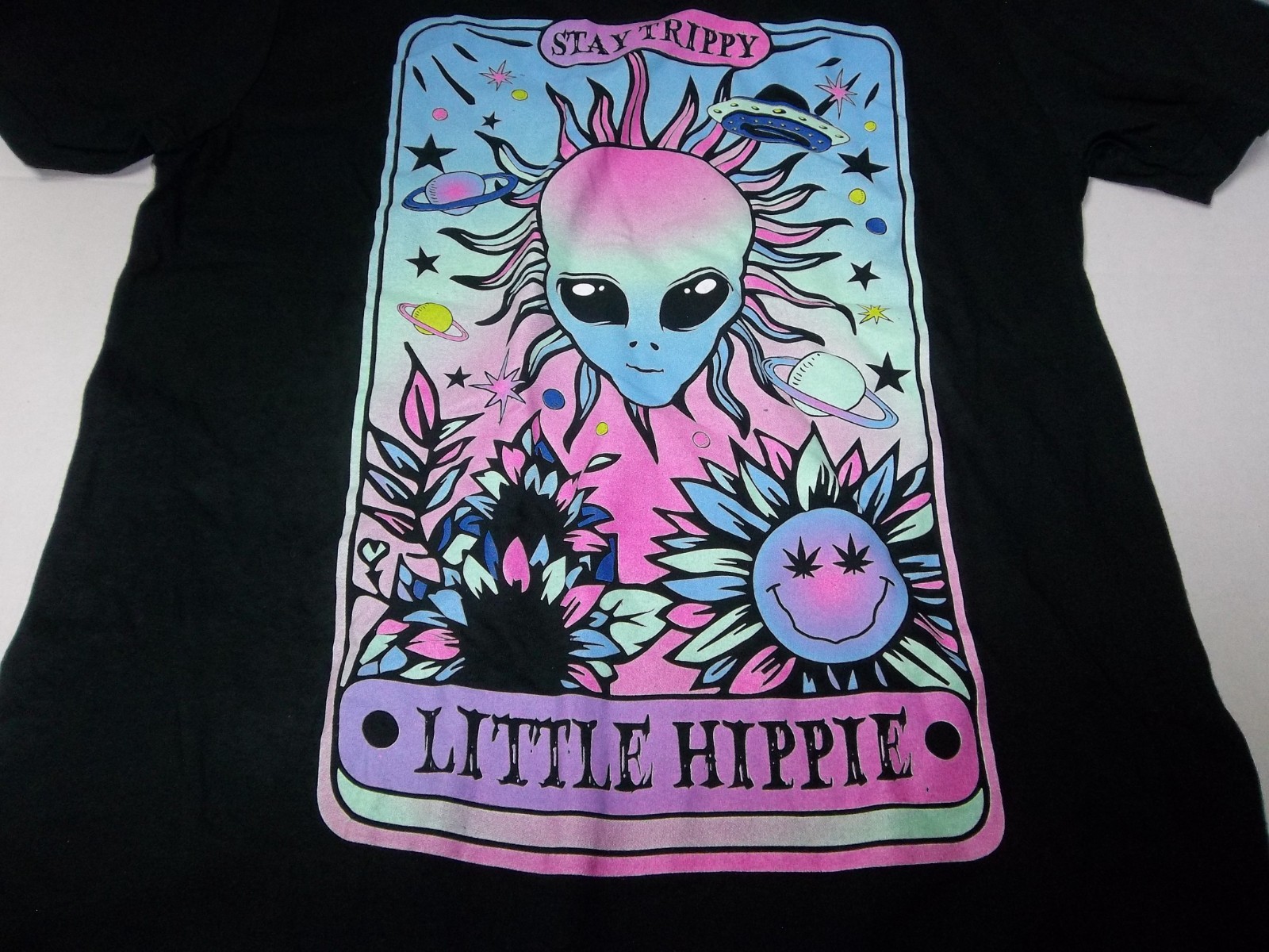 NWT Mens Size M Machine Wash Cold T-Shirt Stay Trippy Little Hippie Alien Flower