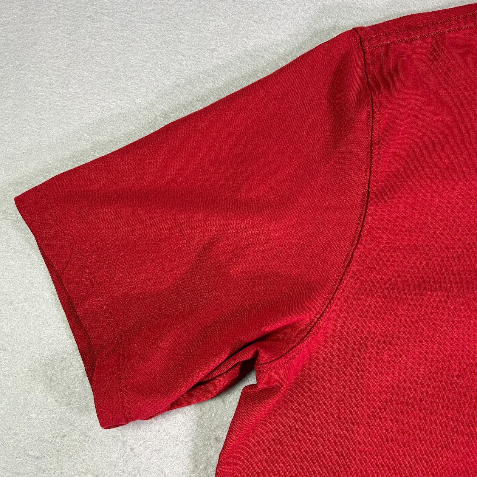 Sun Day Red Tiger Woods Men’s Medium T-Shirt Red SDR Embroidered Logo Cotton