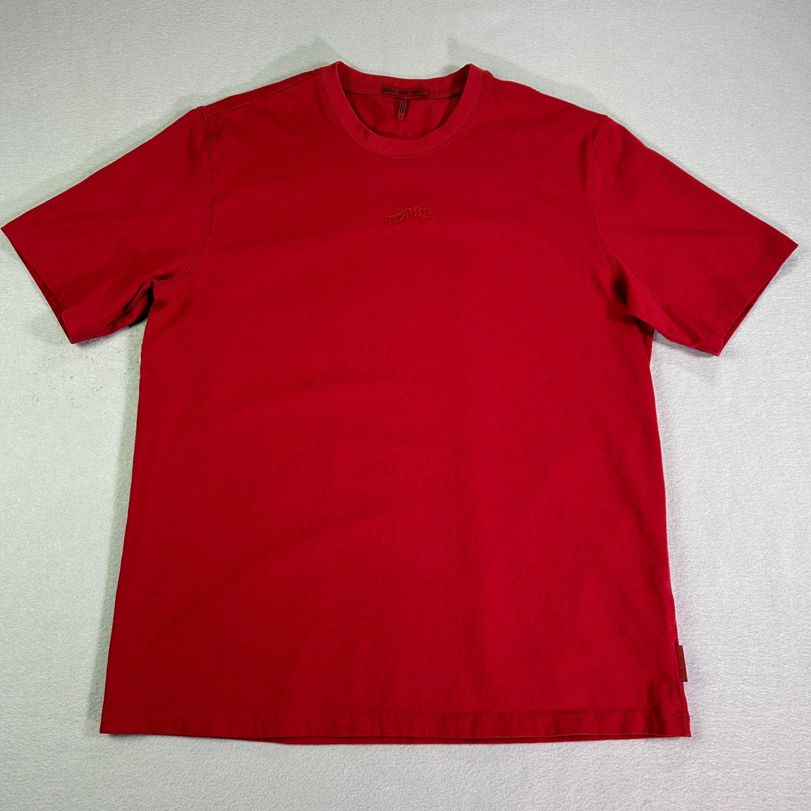 Sun Day Red Tiger Woods Men’s Medium T-Shirt Red SDR Embroidered Logo Cotton