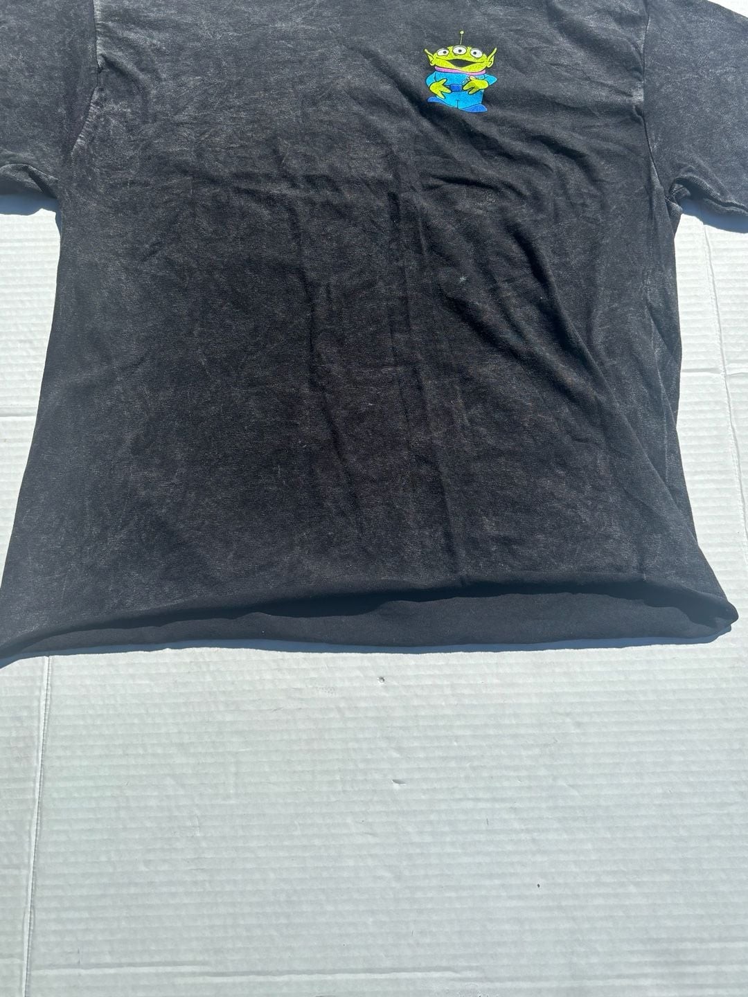 Disney Pixar Toy Story Pizza Planet Aliens Claw Machine Acid Wash Crop T-Shirt M