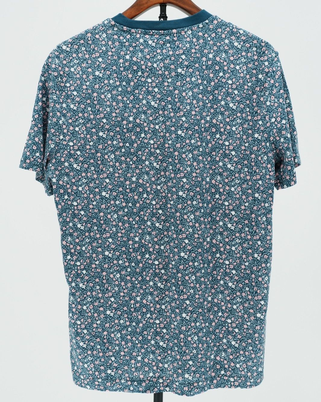 Original Penguin Men’s Medium All-Over Ditsy Floral Printed Crew Neck Pocket Tee